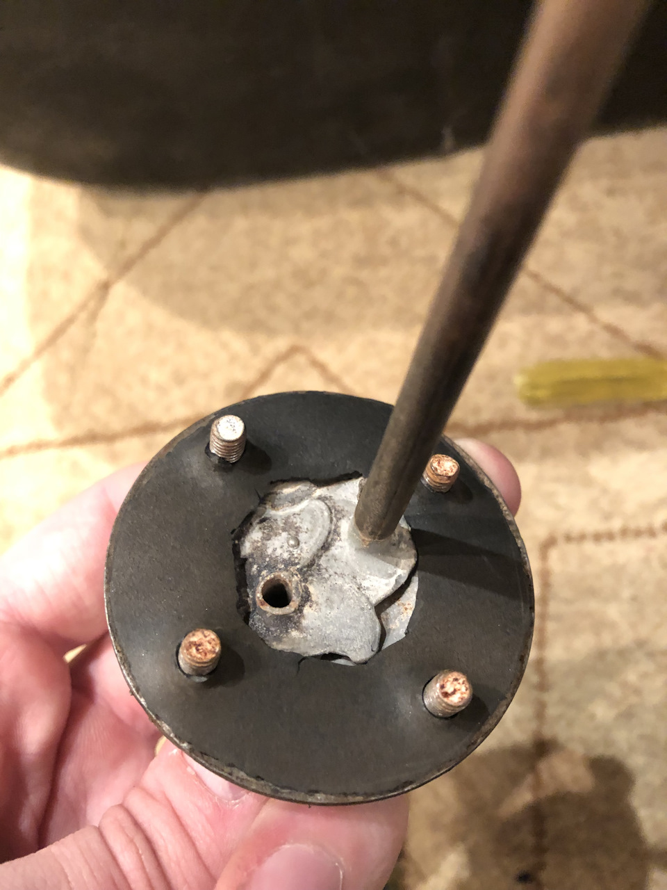 Чистка бензобака в домашних условиях — ЗАЗ 968, 1,2 л, 1991 года ...