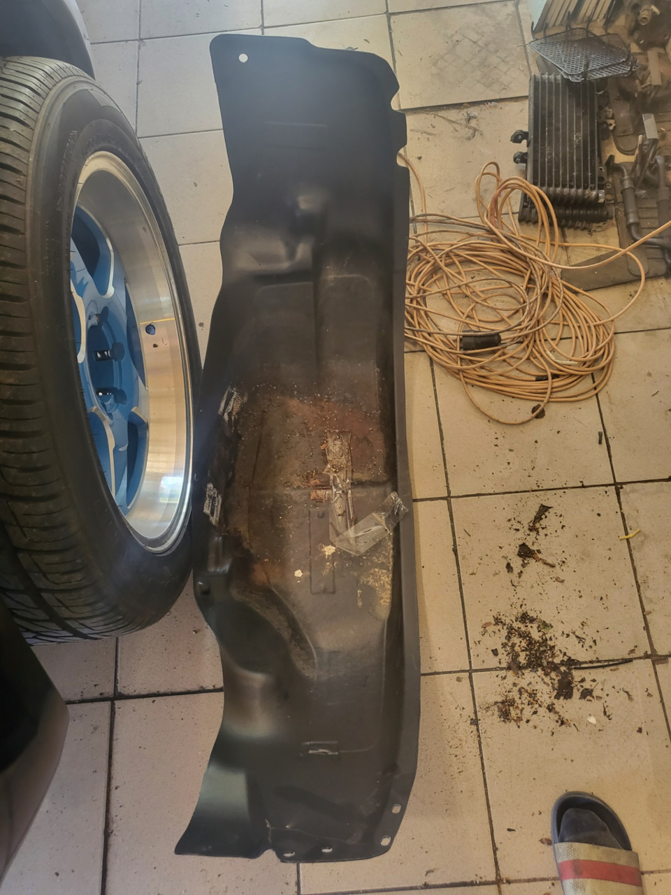 Задние подкрылки на Nissan navara — Nissan Navara (2G), 2,5 л, 2008 ...