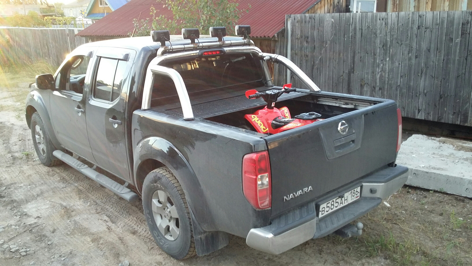 Пикап Nissan Navara 2021 багажник