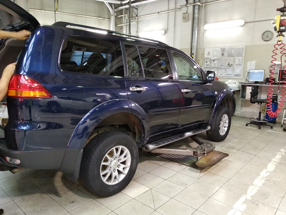 Паджеро спорт 2 дизель акпп. Мицубиси Паджеро спорт синий. Митсубиси Паджеро спорт 2 2.5 дизель трансмиссия. Митсубиси Паджеро спорт синий. Отзывная по замене пиропатрона на Паджеро 4.