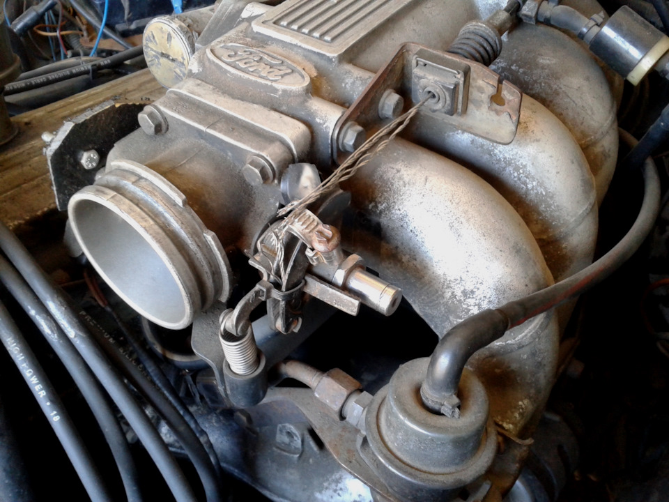 Сектор дроссельной заслонки и трос газа 2.0 OHC EFI — Ford Sierra, 2 л ...