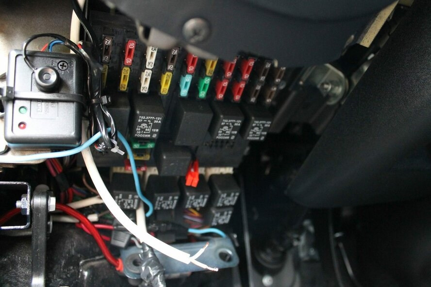 Предохранители — Lada Niva Travel