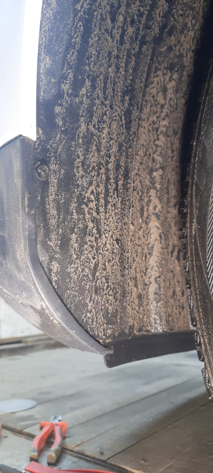 Замена лампочки противотуманки Geely Emgrand X7 — Geely Emgrand X7, 2 л ...