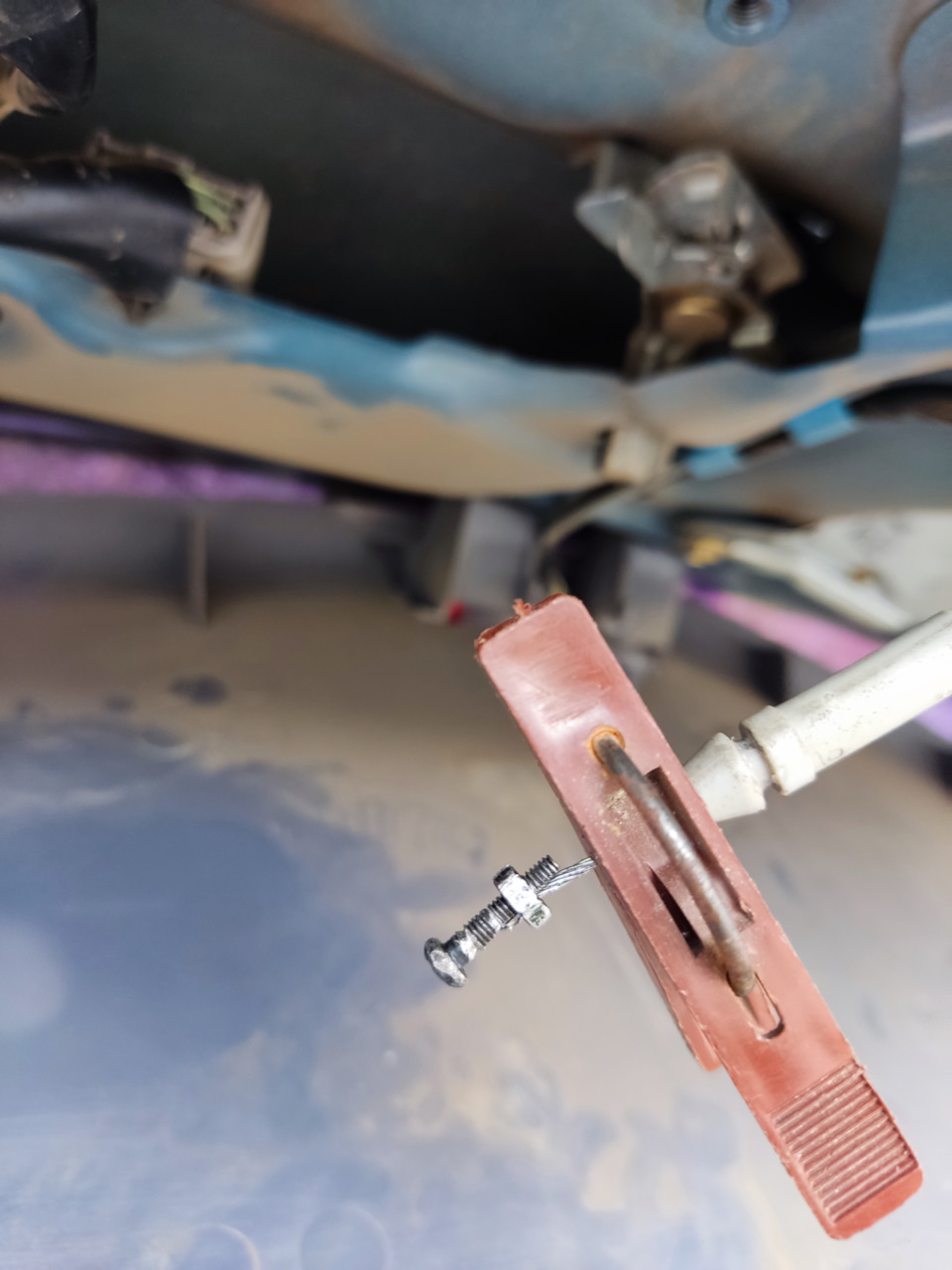 Тросик багажника — Toyota Ipsum (10), 2 л, 1997 года | поломка | DRIVE2