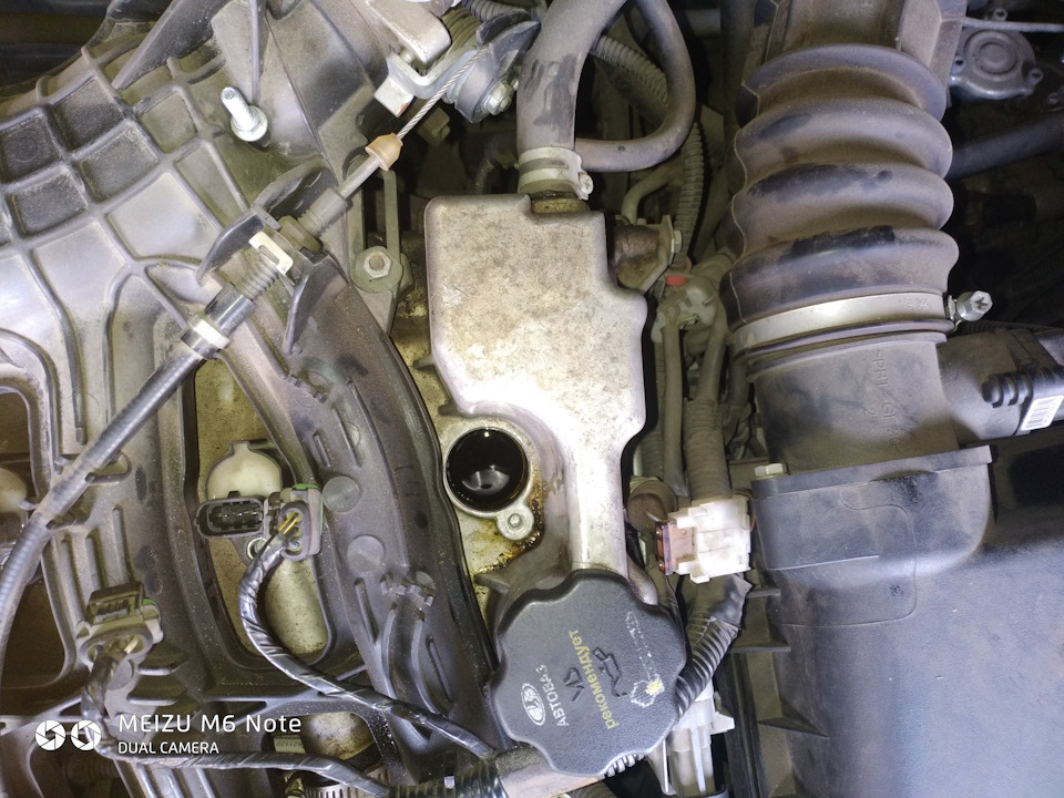 Масло в свечном колодце — Lada 21104, 1,6 л, 2014 года | наблюдение ...