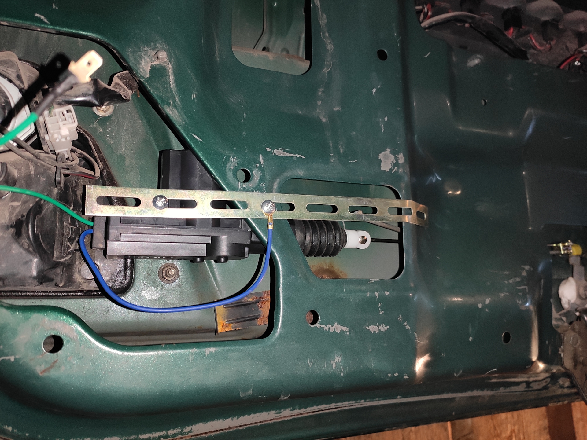 Альмера классик топливный бак