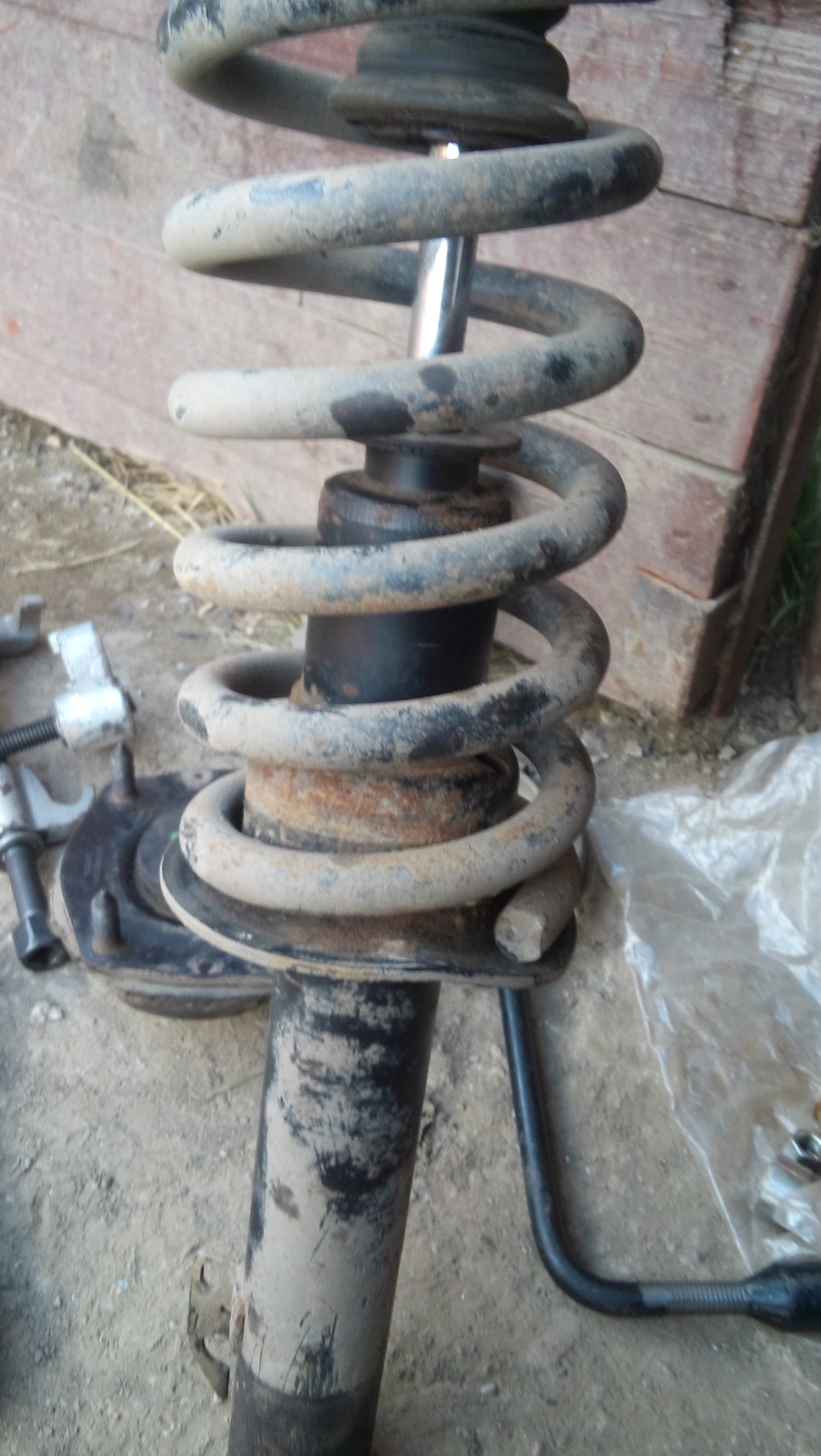 Штатная пружина. — Jeep Grand Cherokee (WK)