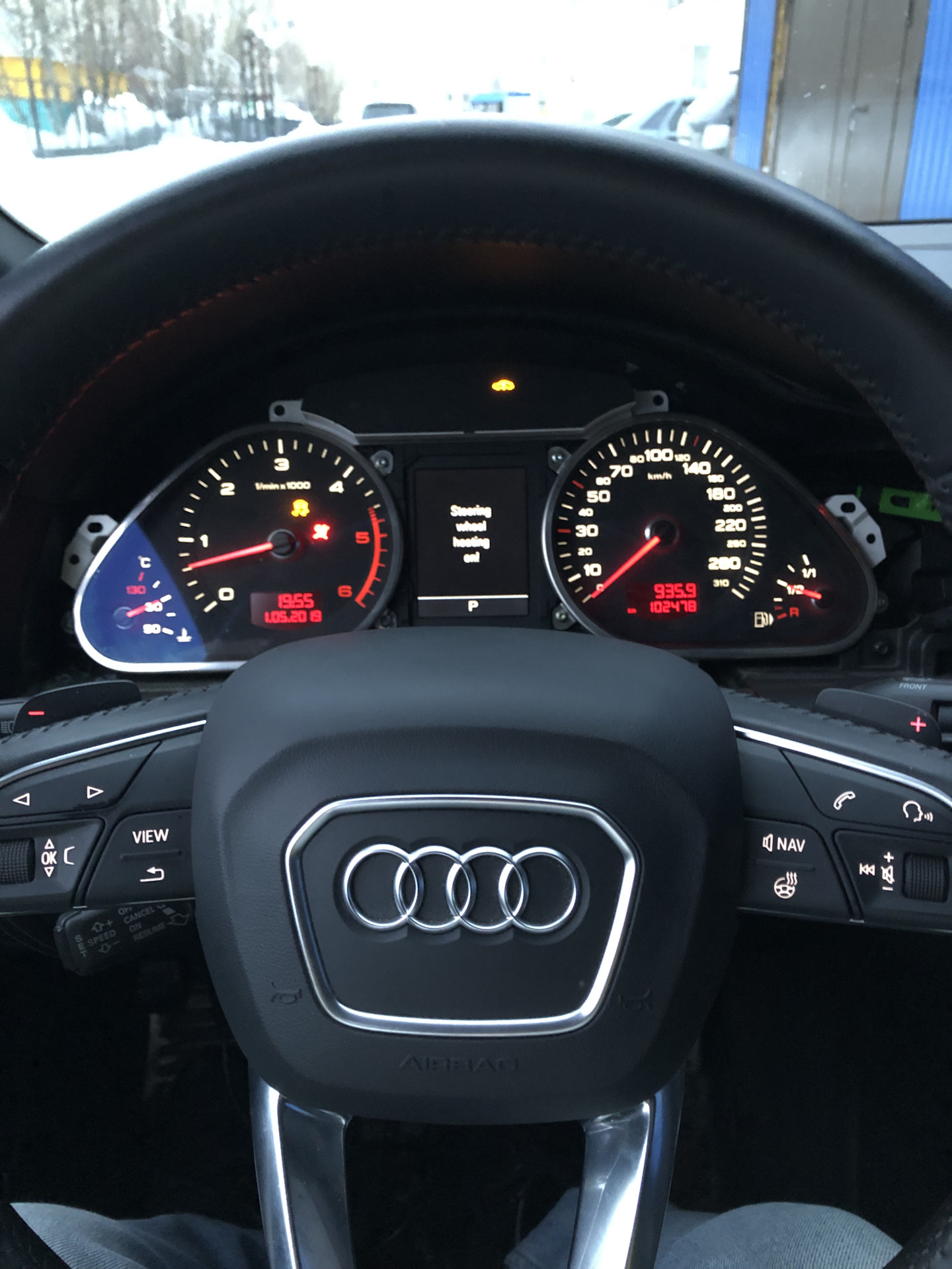 Где подогрев руля в ауди q8. Подогрев руля audi q7. Где подогрев руля в ауди q8. Руль от ауди q7. Кнопка обогрева руля audi a4 b5.