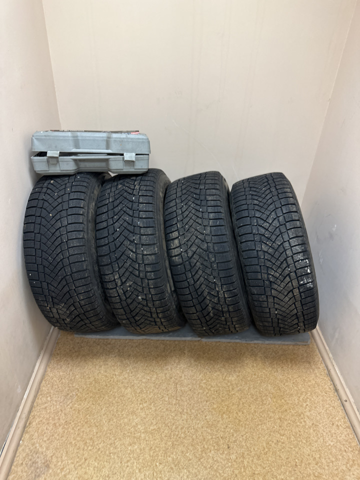 Шины зимние нешипованные Pirelli 265/60 R18, литые диски 8Jx18 ET35 ...