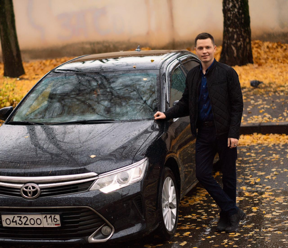 Автомобиль хозяин. Водитель в Toyota Camry. Компании автомобилей. Игрушечная машинка Камри. Синяя Тойота у Ильдара автоподбора.