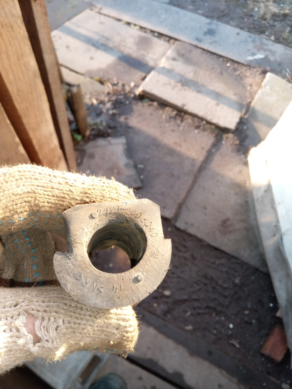 Замена резиновых втулок стабилизатора — Chevrolet Niva, 1,7 л, 2005 ...