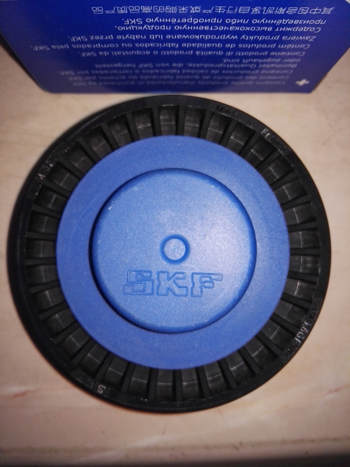 VKM32243 Паразитный / ведущий ролик, поликлиновой ремень SKF | Запчасти ...