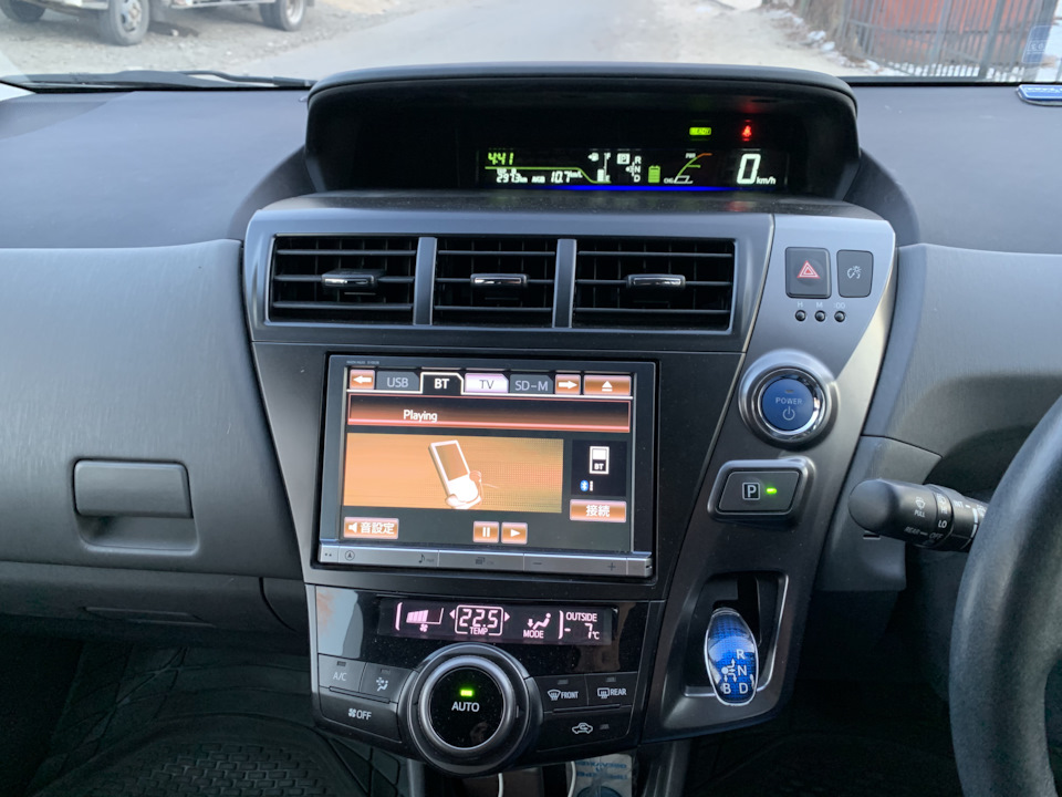 А песни были новы, а звуки были милы — Toyota Prius V, 1,8 л, 2014 года ...