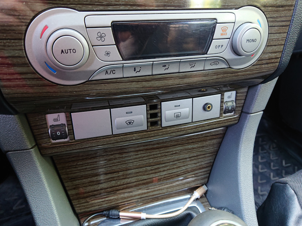 Перенос AUX'а, скрытая установка видеорегистратора — Ford Focus II ...