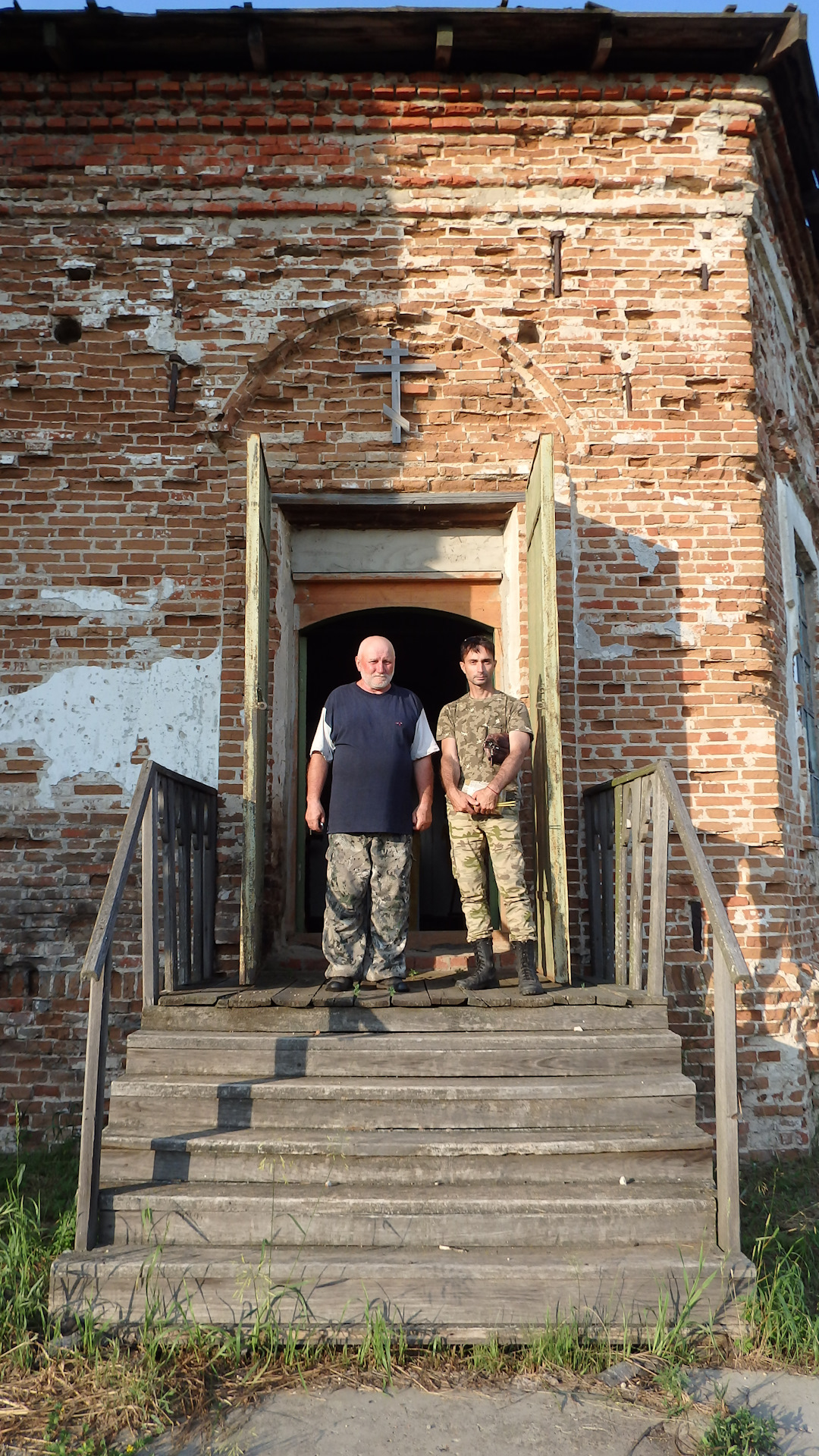 Хомутинка омская область. Локоть населенный пункт. Село колосовка омская область. Памятники в колосовке. Деревня локоть.