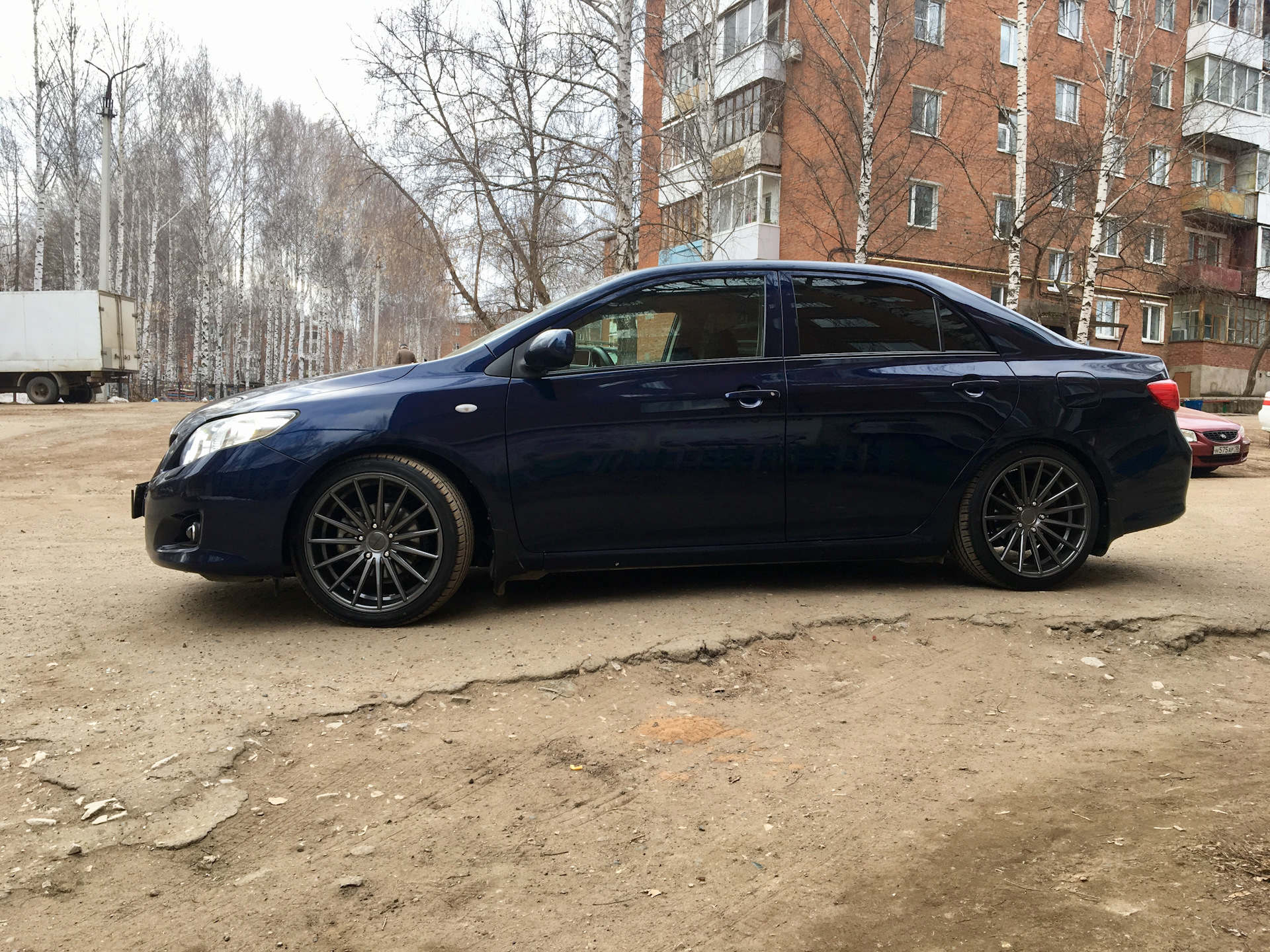 Диски 150. Vossen vfs2 r18. Черная Тойота Королла 150 диски r18. Toyota Corolla r18.