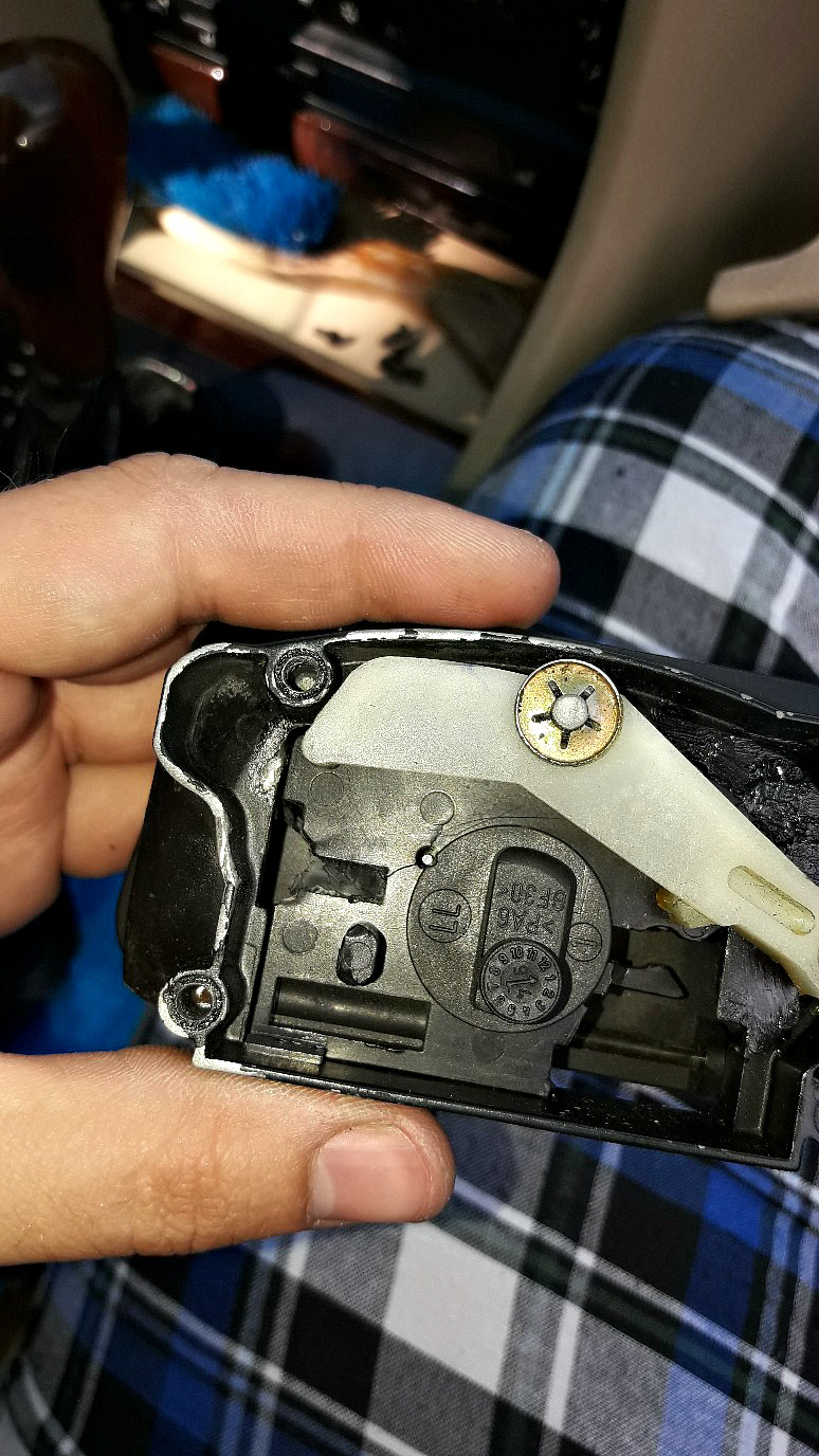 BYAAAgLSkOA 960 Как открыть бардачок бмв е38