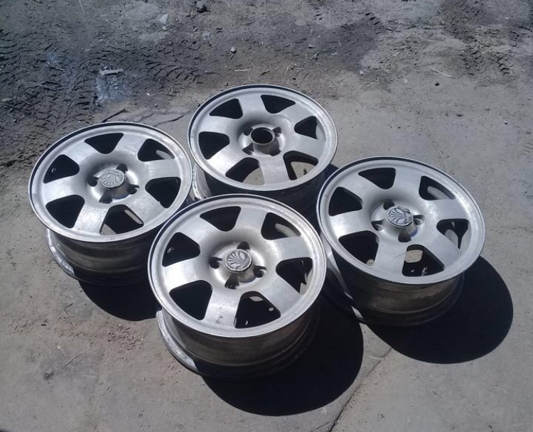Кованые диски КУМЗ 6Jx14 ET34 4x100 на Toyota Corolla (110), Toyota ...