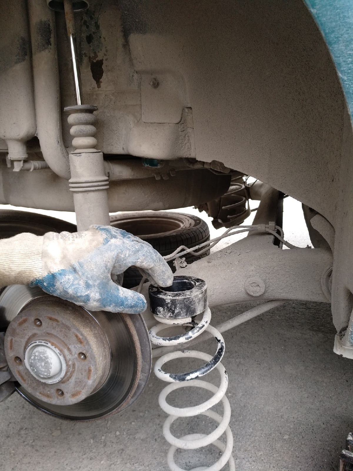 Установка задних проставок — Peugeot 307, 1,6 л, 2004 года | своими ...