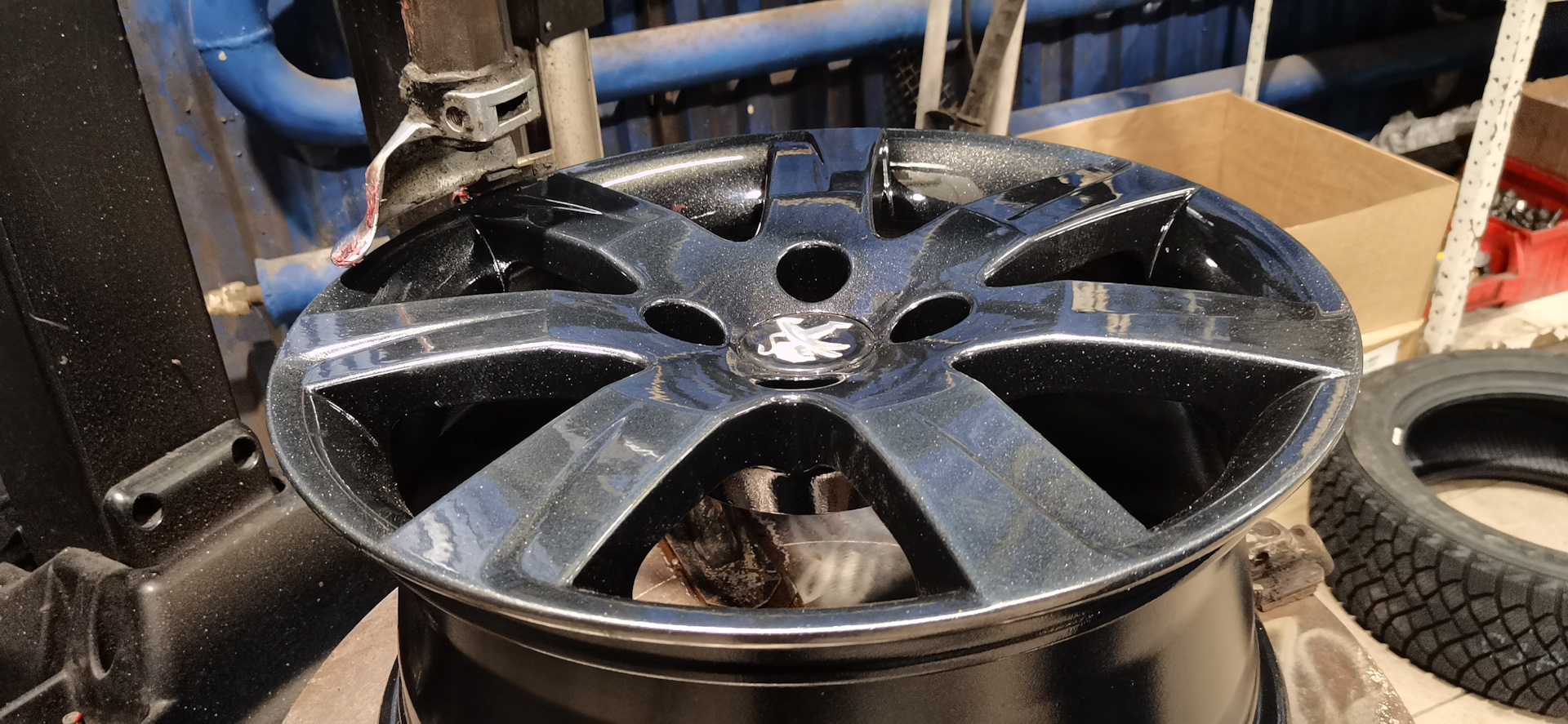 Загнал ПЕЖО на шиномонтаж в ШИНСЕРВИС и вылез неприятный сюрприз — DRIVE2