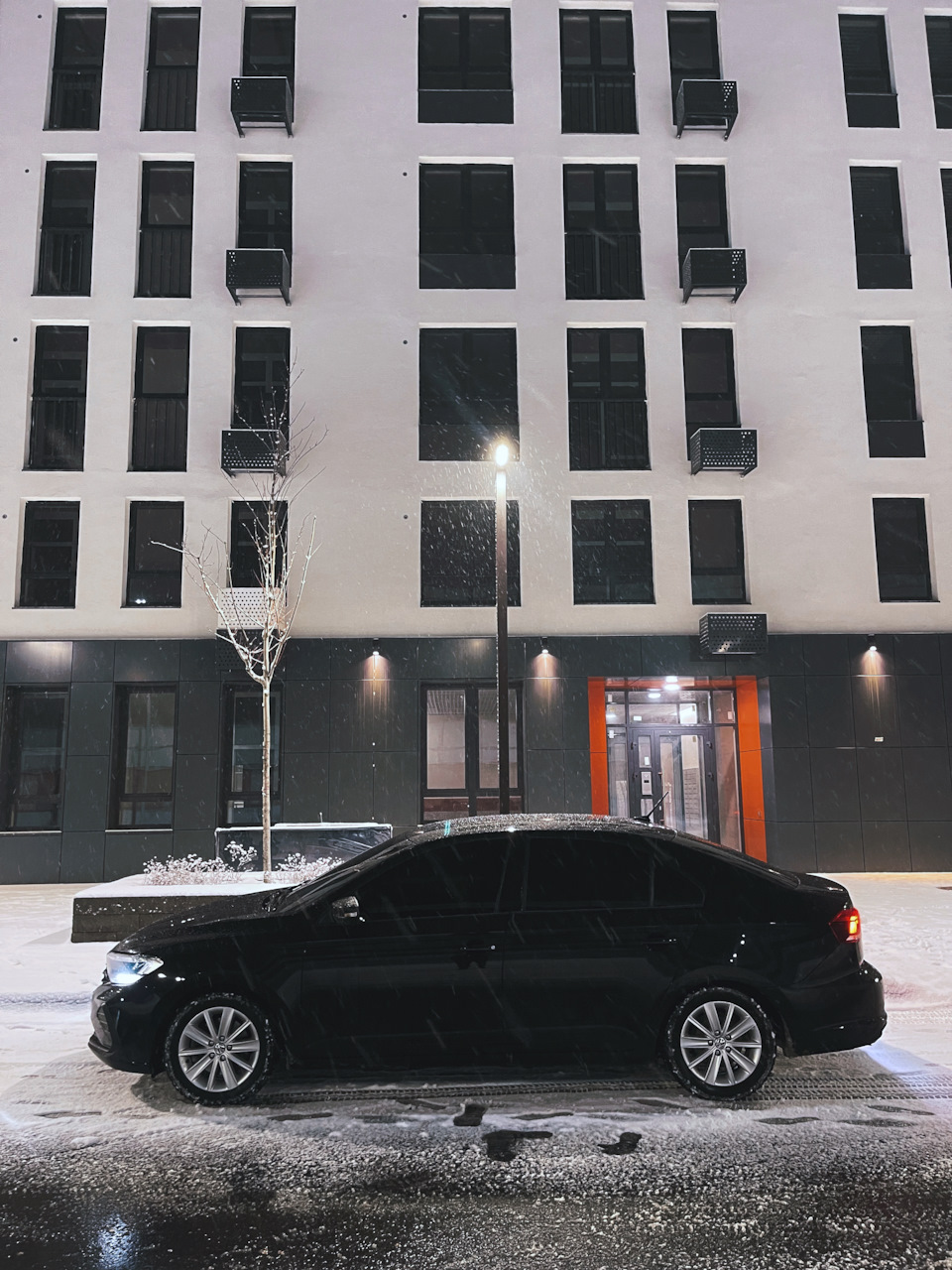 Замерз лючок бензобака — Volkswagen Polo liftback, 1,6 л, 2021 года ...