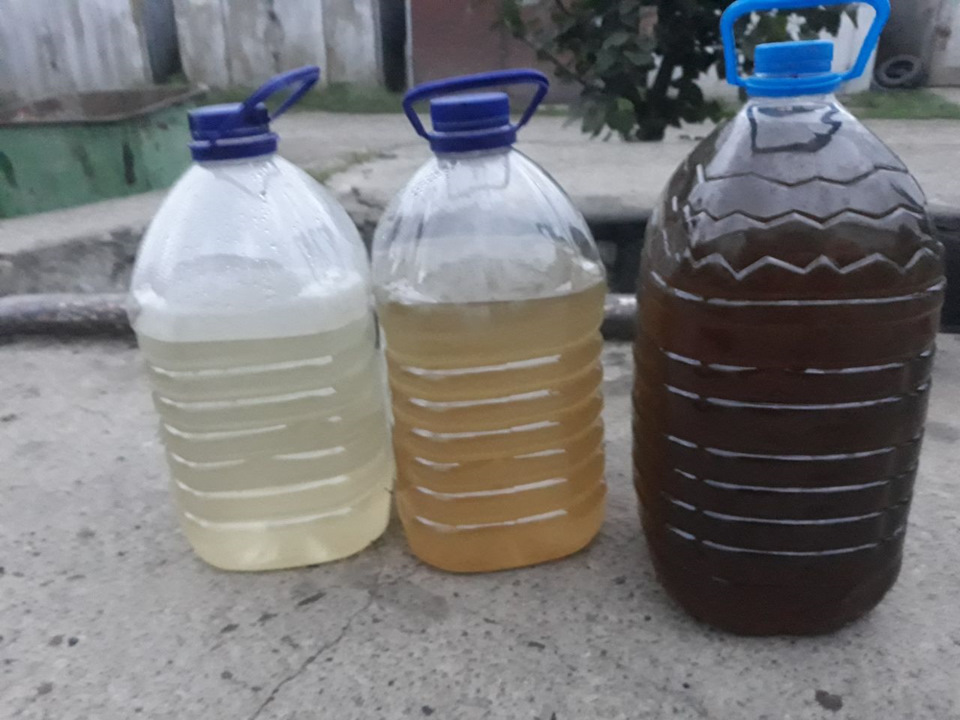 В процессе (справа — то что как будто антифриз старый, слева — вторая промывка). — Volvo C30