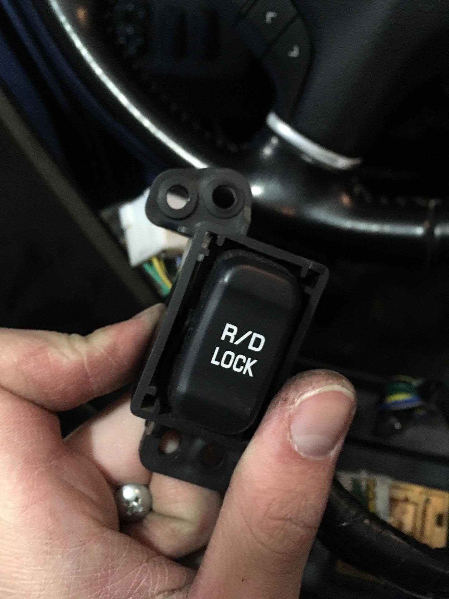 R d lock что это. Кнопка r/d lock митсубиси паджеро 4. R d lock что это. Кнопка r/d lock митсубиси паджеро 3. Кнопки pajero 2 lock.