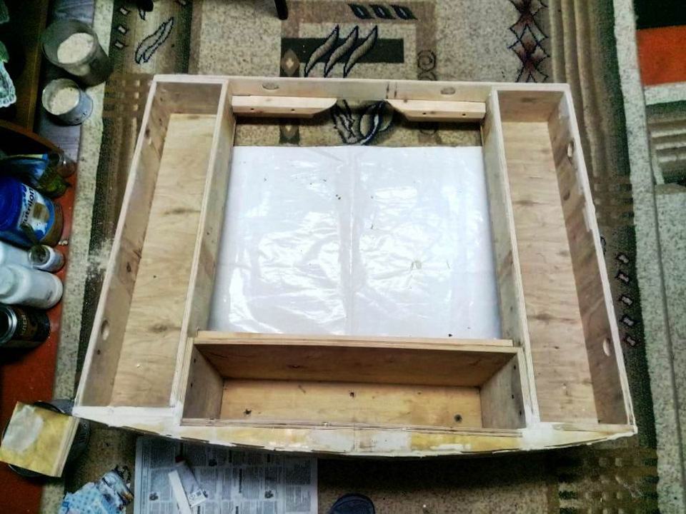 спереди главный отсек под инструмент — KIA Ceed SW (1G)