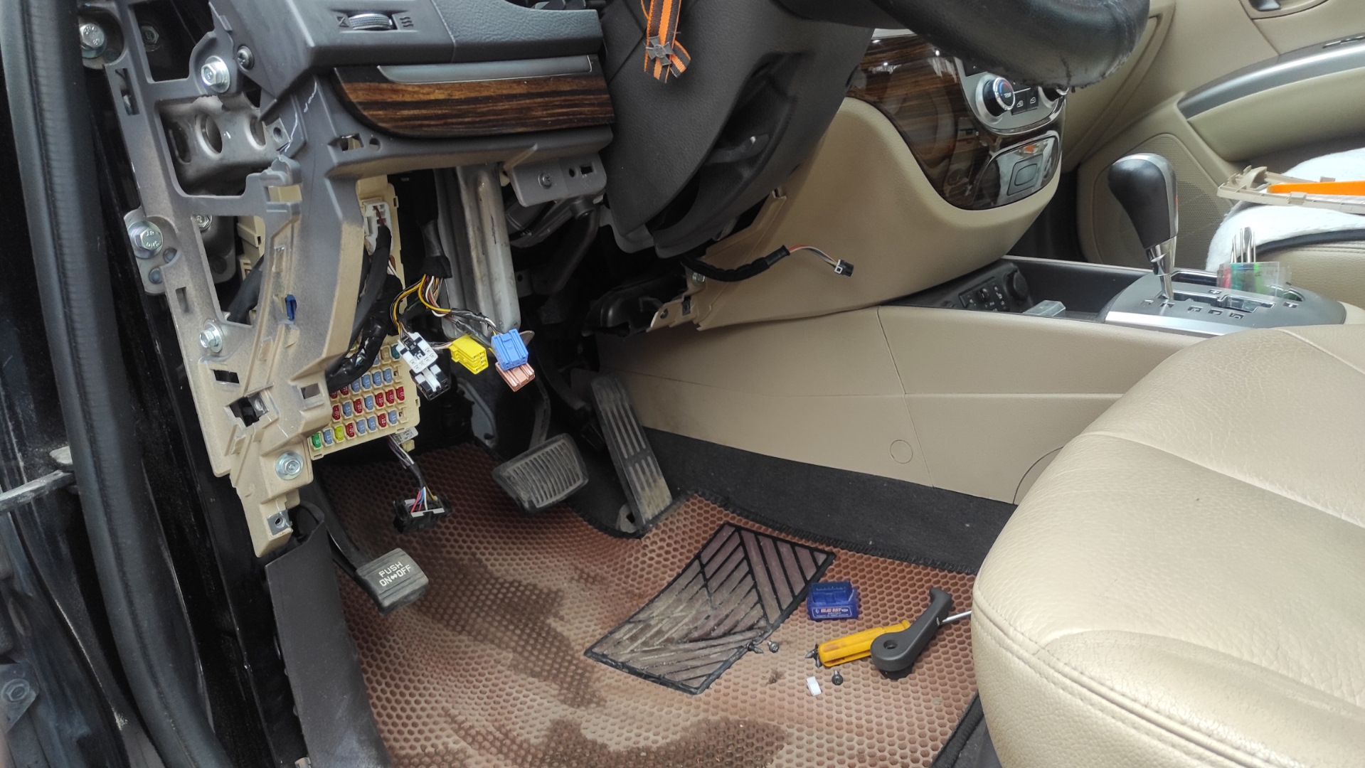 Чистка датчика температуры воздуха в салоне — Hyundai Santa Fe (2G), 2 ...