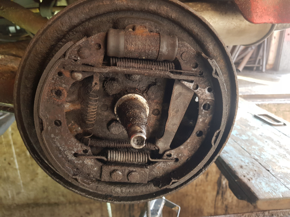 Обслуживание барабанов . — Volkswagen Golf Variant (Mk3), 1,8 л, 1998 ...