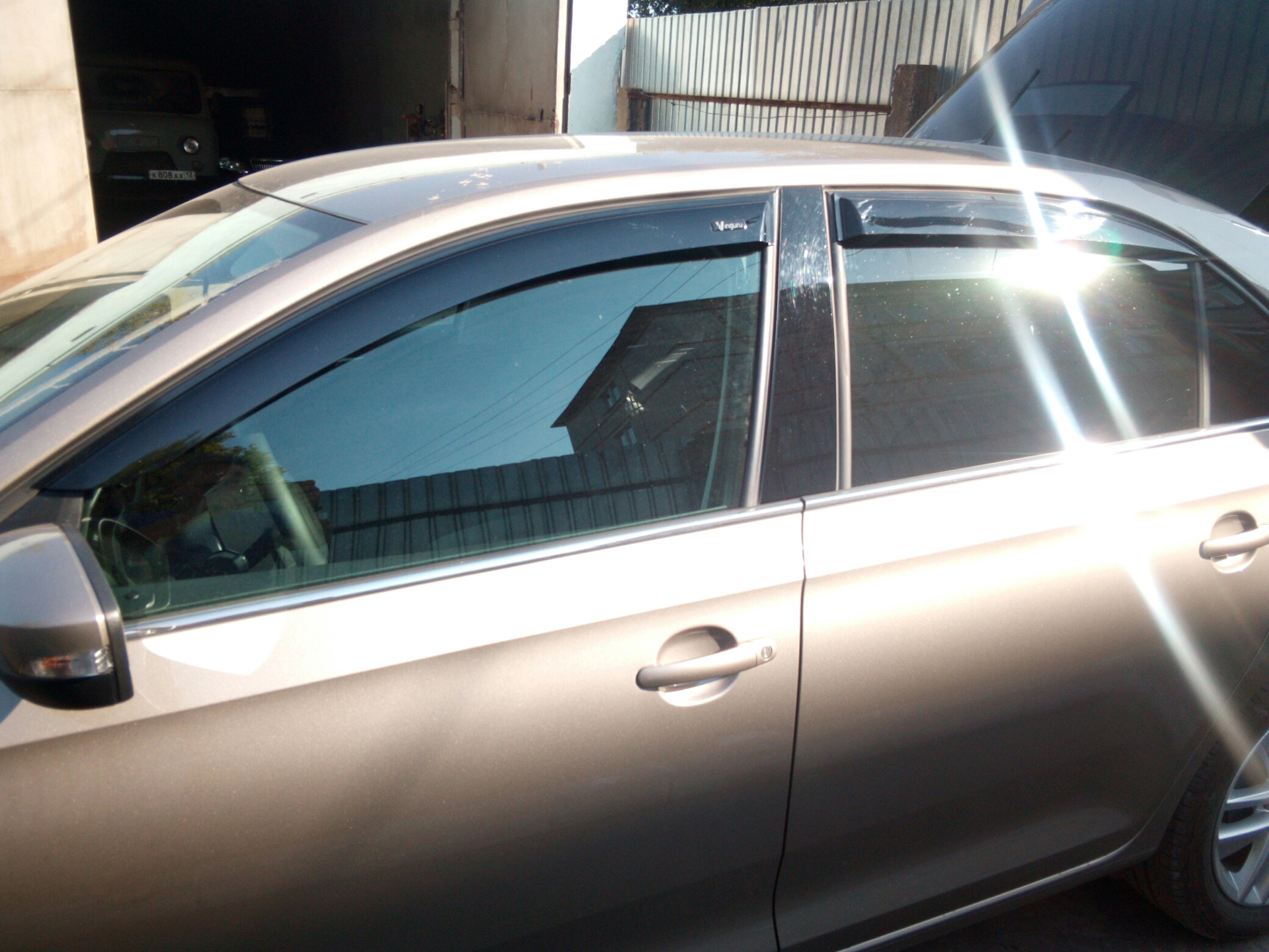 Дефлекторы на skoda rapid 2020. Дефлекторы окон рапид. Дефлекторы на окна шкода рапид 2017. Дефлекторы окон рапид. Дефлекторы škoda rapid прозрачные вставные под резинку.