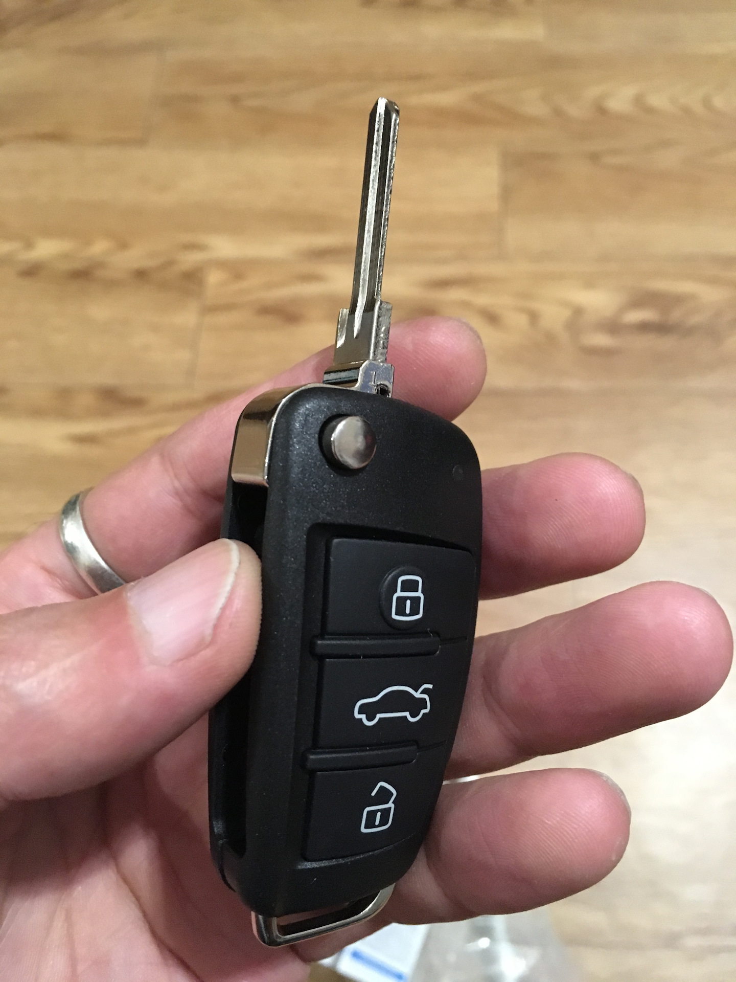 Выкидной ключ Peugeot hu83
