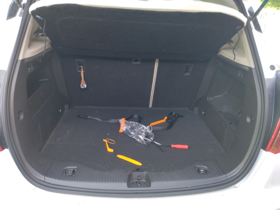 Оклейка багажника карпетом. — Buick Encore, 1,4 л, 2019 года | другое ...