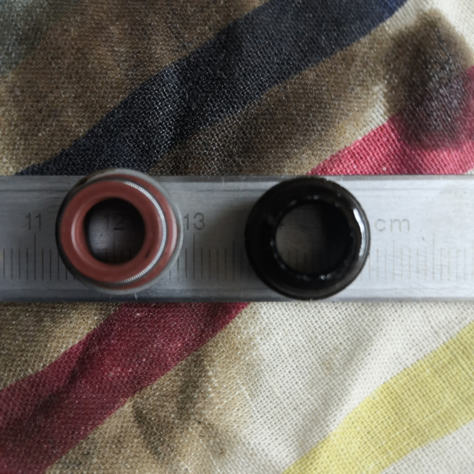 Замена маслосъёмных колпачков ( сальников клапана) — LADA 2115, 1,6 л ...