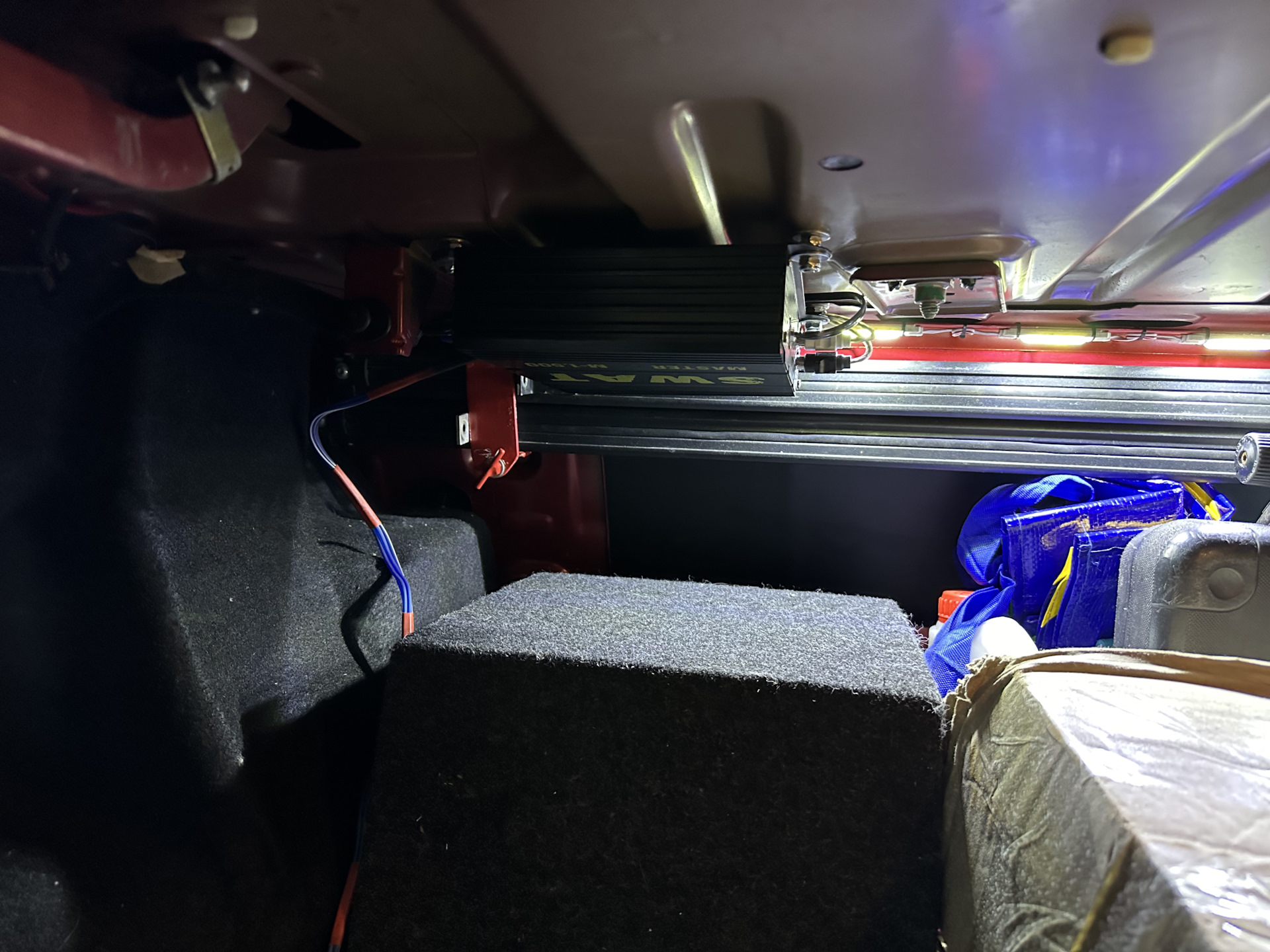 Установка и подключение саббуфера на Рено Логан Степвей (Гоша) на ...