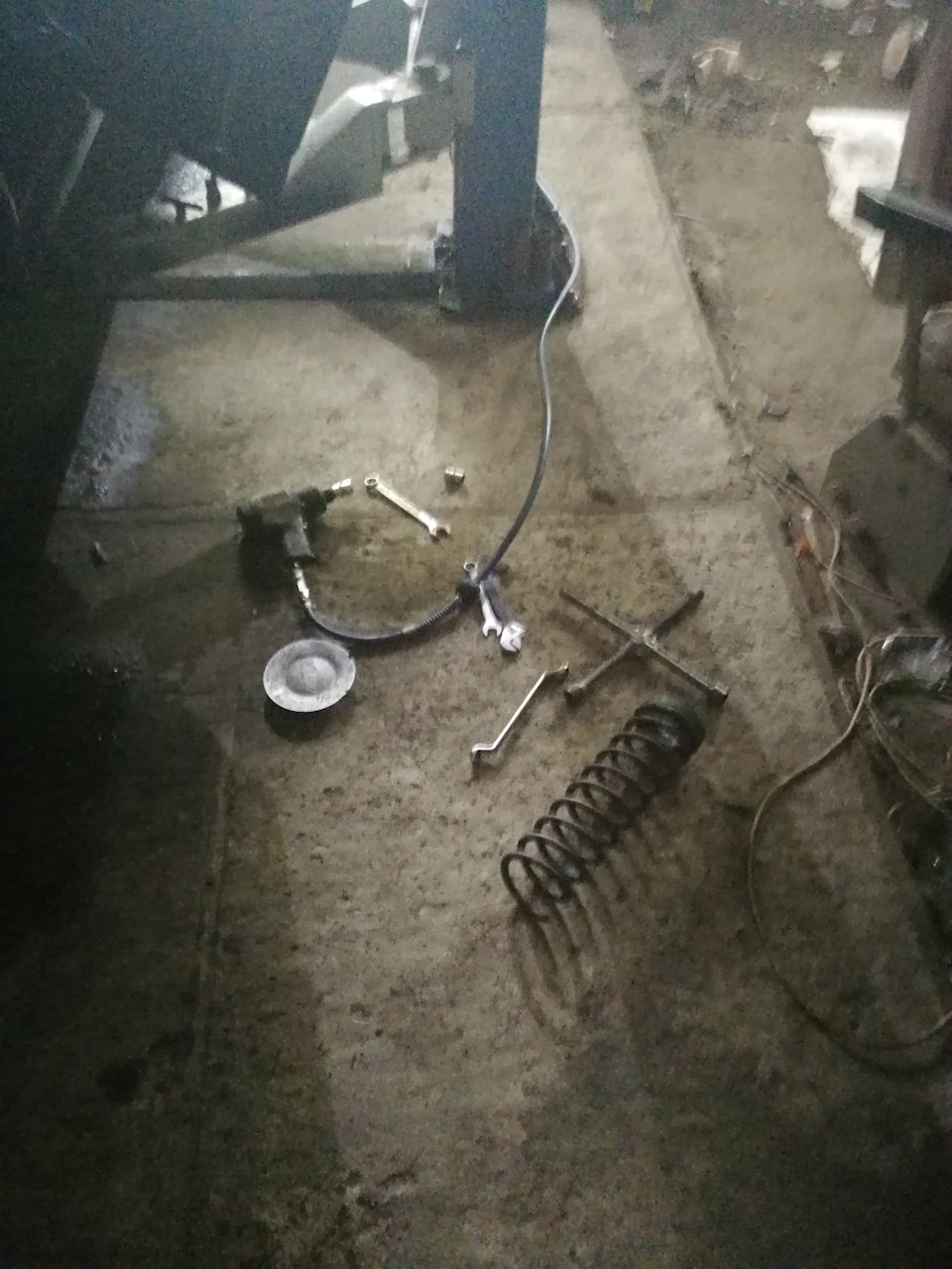 Замена задней стойки — Lada Приора седан, 1,6 л, 2007 года | поломка ...