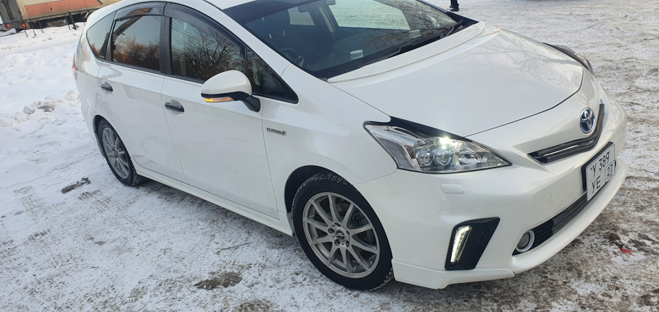 Накладки на уши — Toyota Prius Alpha, 1,8 л, 2011 года | тюнинг | DRIVE2