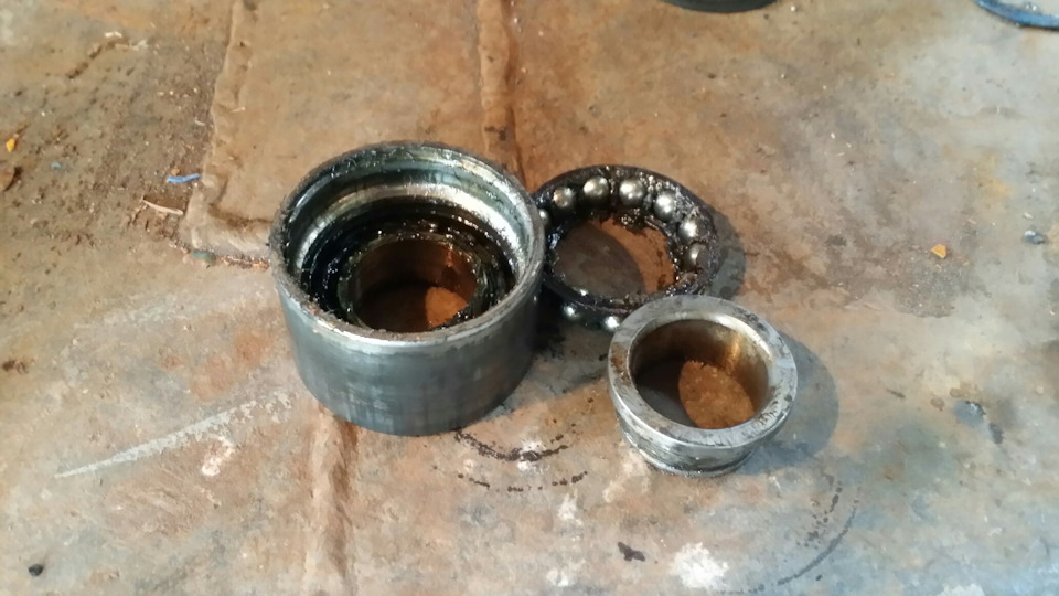 Замена "губы". Замена подшипника в ступице. Замена масла (внеплановая ...