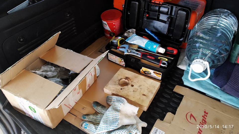 Мобильный чемоданчик по переборке. 5 минут я раскидал один суппорт и повезу его на пескоструй. — SsangYong Kyron