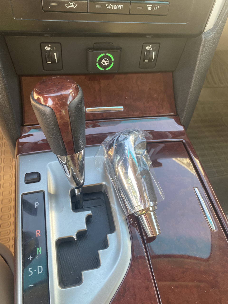 Ручка кпп — Toyota Camry (XV50), 2,5 л, 2012 года | аксессуары | DRIVE2