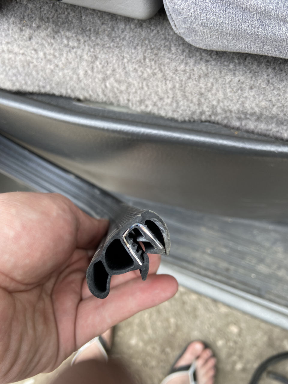 Уплотнительные резинки передних дверей! — Mazda Bongo Friendee, 2,5 л ...
