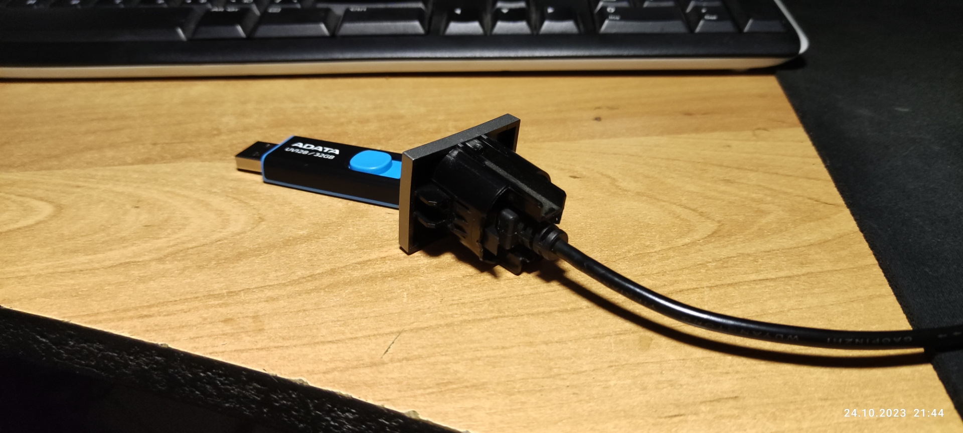 Заглушка в usb, тонировка задней полусферы, штатные пищалки в двери ...