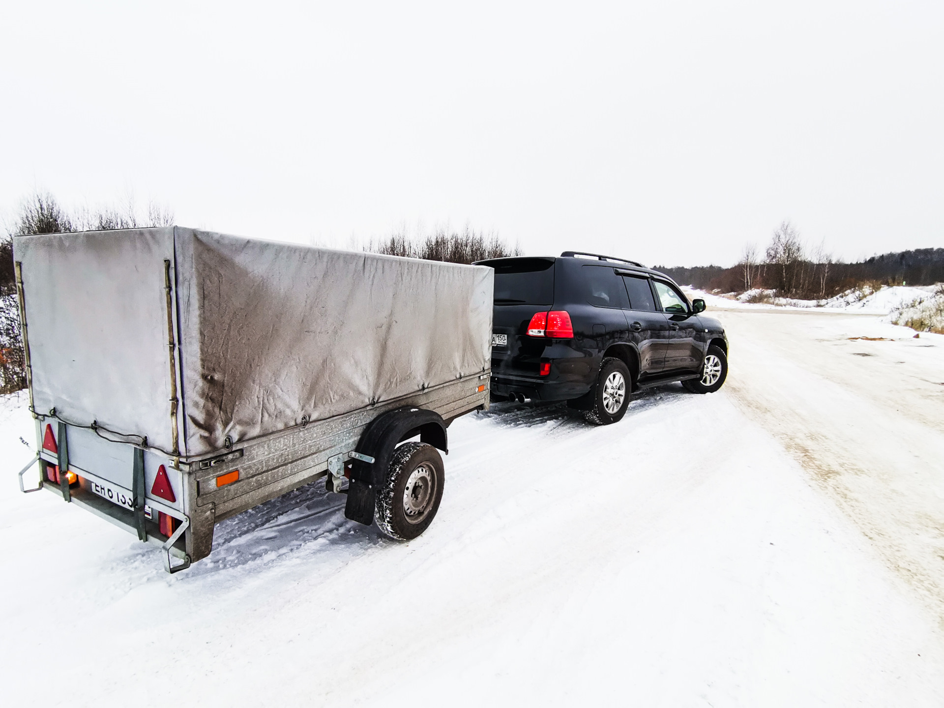 Driven trailer. Тойота с прицепом. Прицеп из Toyota Land. Тойота тундра прицеп. Тойота Хайлюкс с прицепом.