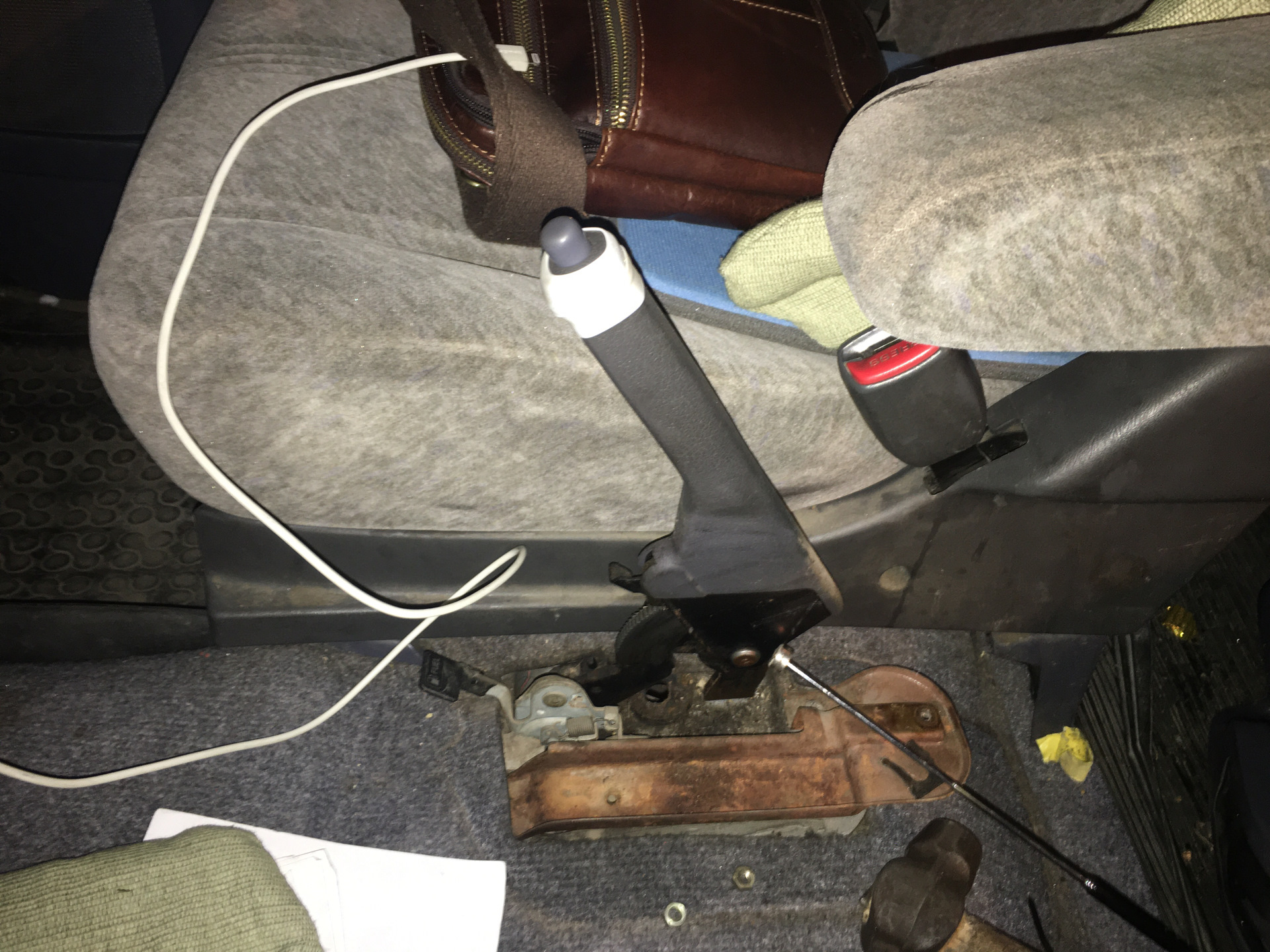 Центральный трос ручника — Toyota Town Ace Noah, 2,2 л, 1998 года ...
