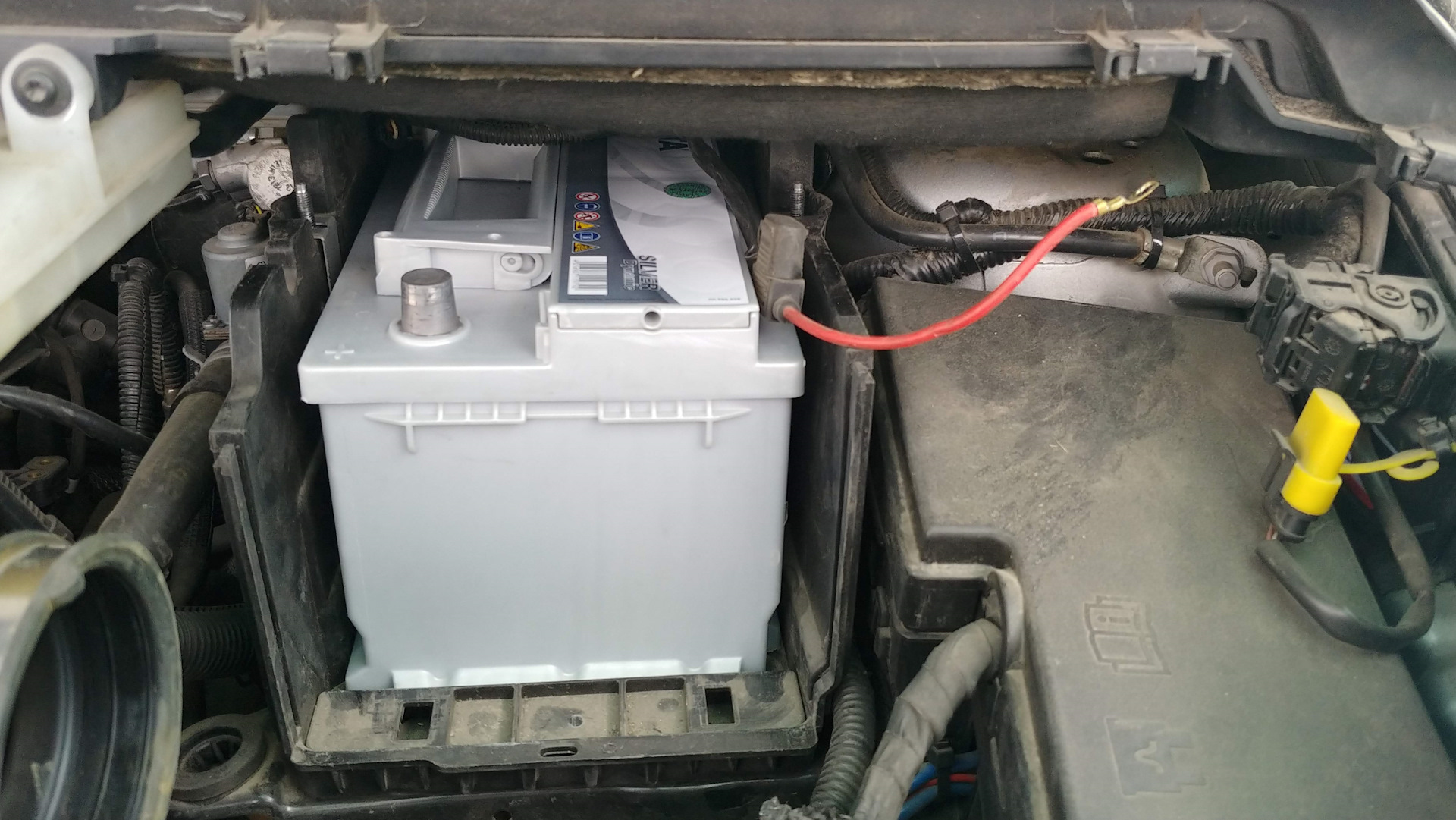 2013 ford escape battery jump