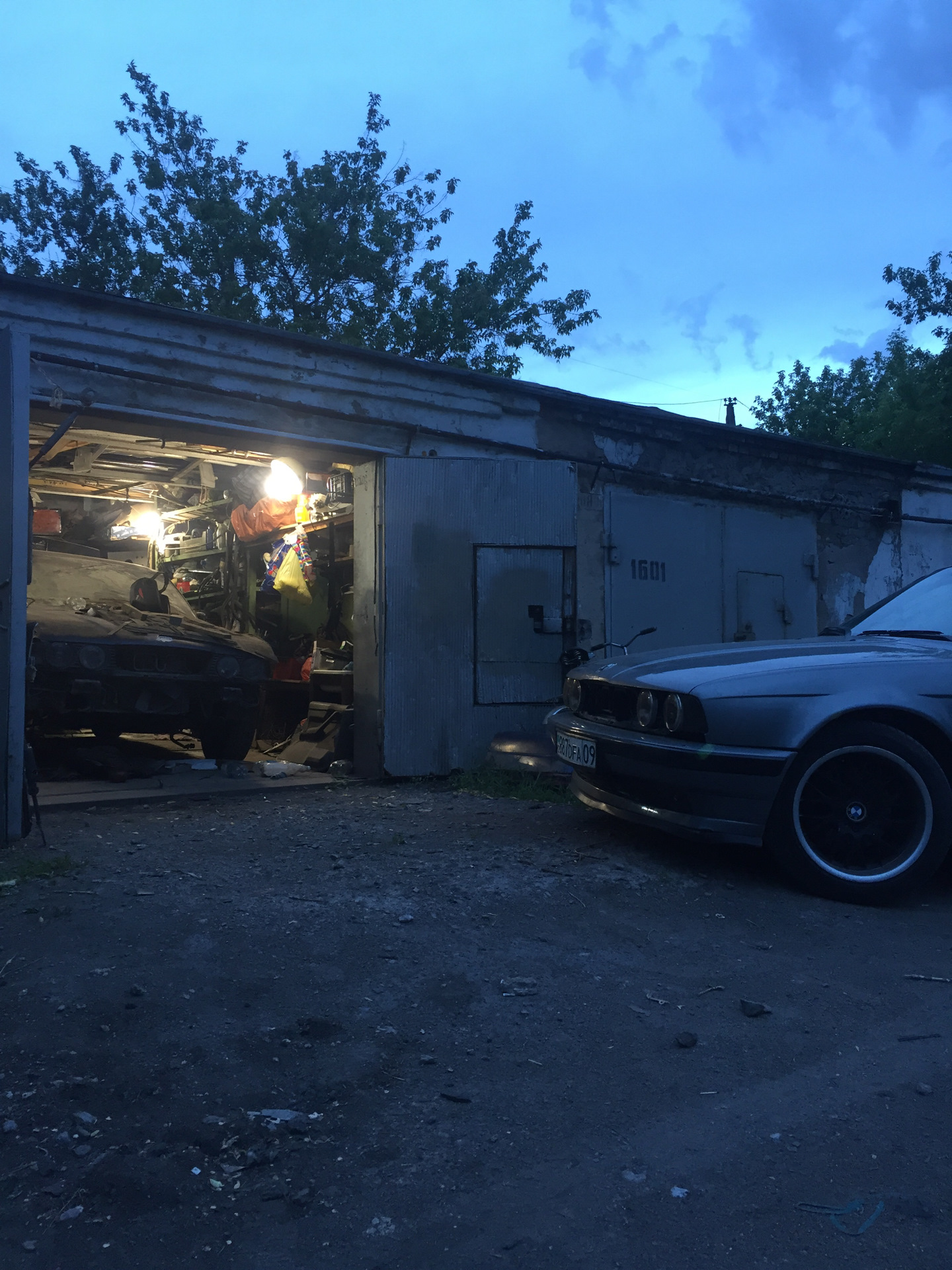 интерьер гаража. гараж движ. ваш гараж. гаражный движ. движ.