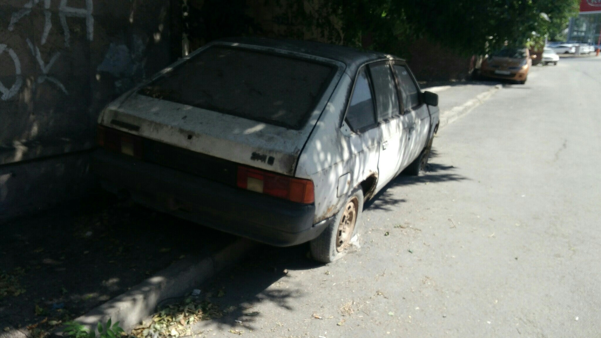 Уникальные прототипы lada гниют под открытым небом