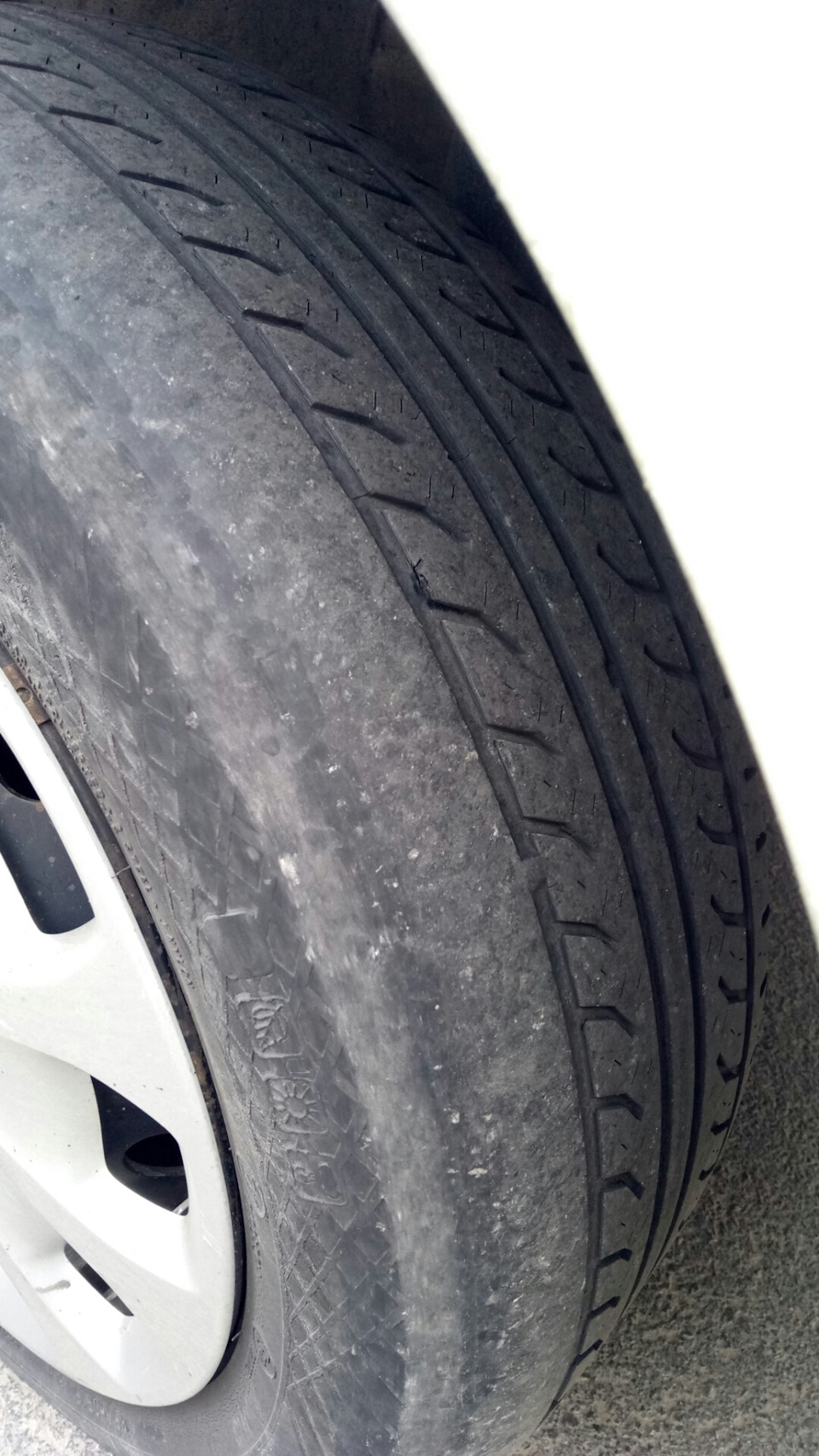 Не равномерный износ резины задней оси (дополнено) — Nissan Almera V ...