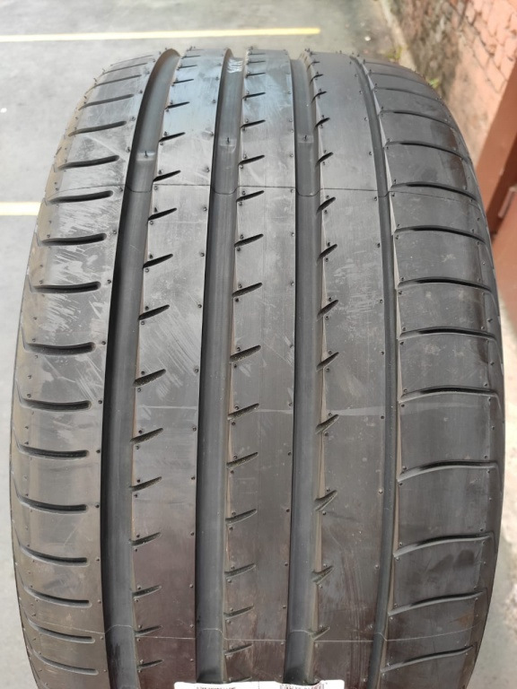 Yokohama advan sport v105