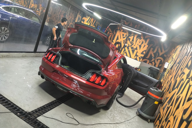 Фото в бортжурнале Ford Mustang (6G)